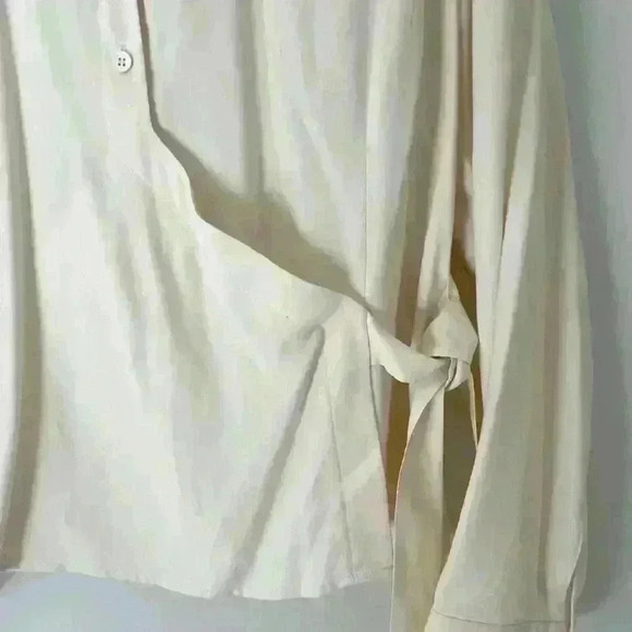 Liz Claiborne 100% Silk Ivory wrap blouse - Picture 3 of 6